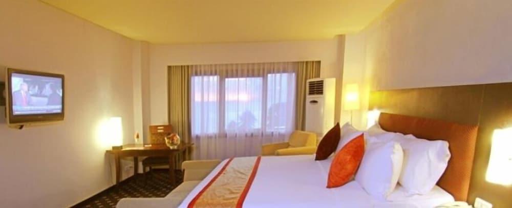 Pangeran Beach Hotel Padang  Eksteriør billede